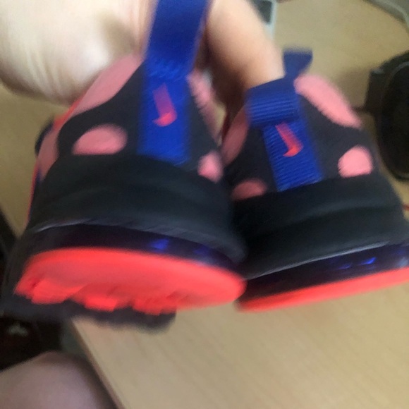 Toddler 8C Nike Air 270s DONATED. - Picture 4 of 5